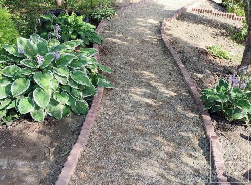 Отсыпные дорожки с поворотным бордюром